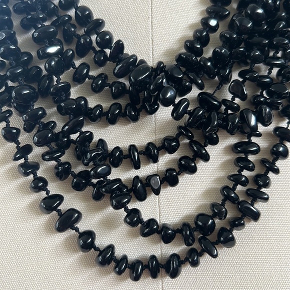 Torsade seed bead necklace in glossy black - Picture 5 of 7